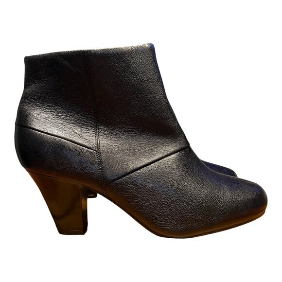 CLARKS Bendables Women's 9W Black Ankle Leather Boots Cone Heel Zip Up READ - Picture 2 of 11